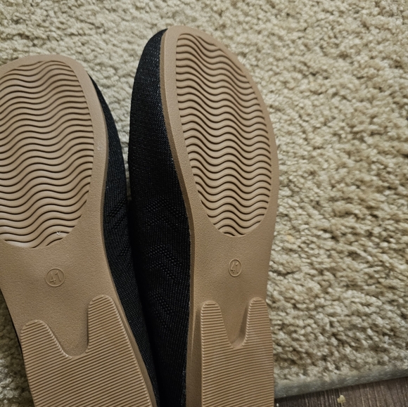 Black slip on shoe size 41 (8.5/9) never worn - Picture 3 of 3